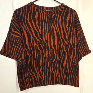 Stunn'd Women's Tiger Print Pullover Top Elastic Waist Short Cuffed Sleeve Sz M
